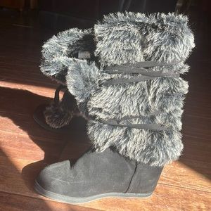 Shoe dazzle Ugg style wedge boots